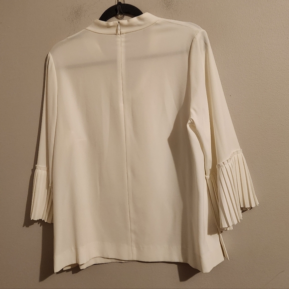 ESCADA EU 42 (US 12)‎ Winter White Pleated Bell Sleeve V-Neck Popover Blouse - Picture 3 of 7
